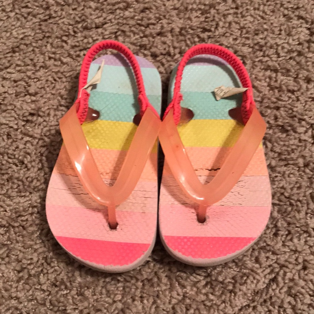 Carter’s 6/7 Pastel Rainbow flip Flops 🩴 sandals